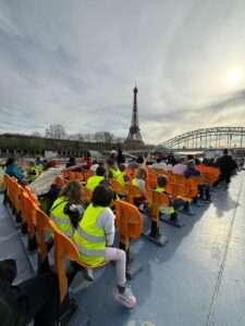 Lire la suite à propos de l’article Sortie en Bateaux-Mouches